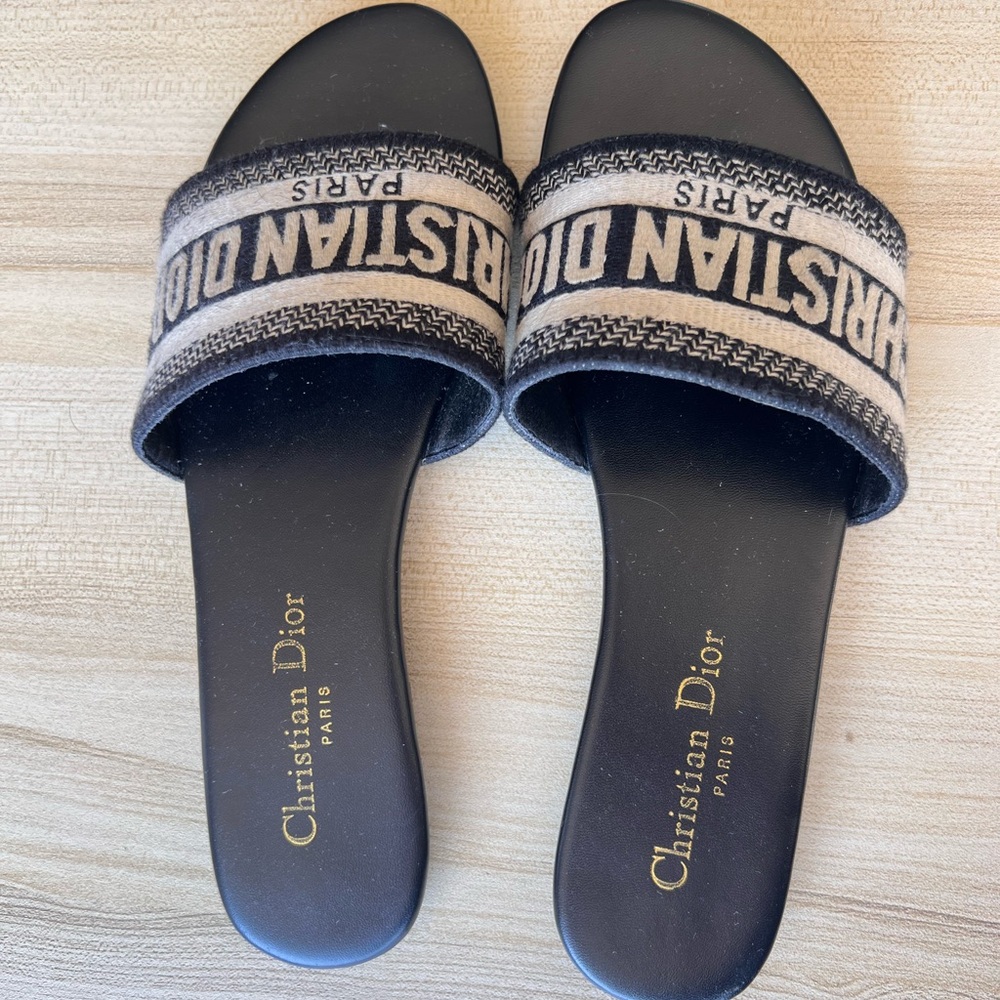 Women's Slides